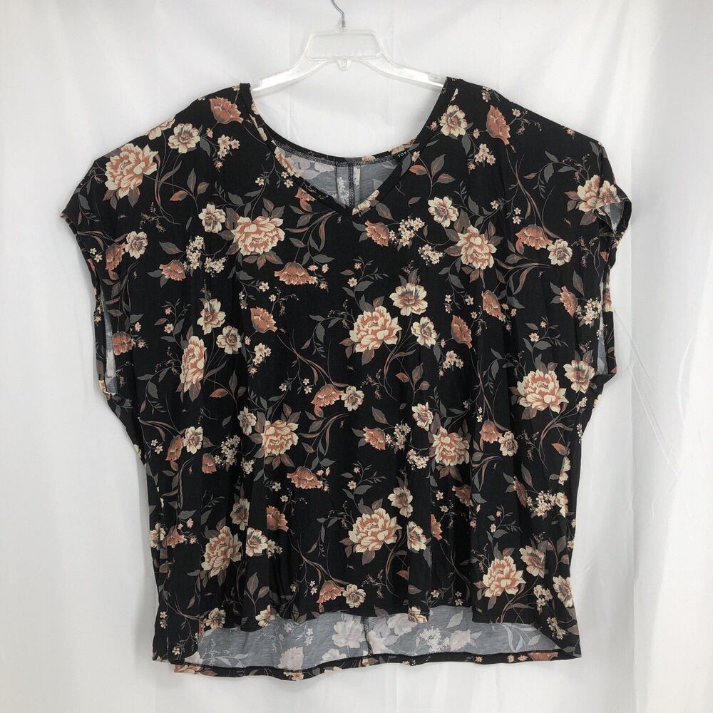 Torrid Black Floral V-neck Shirt Short Sleeve Tee Top Size 6